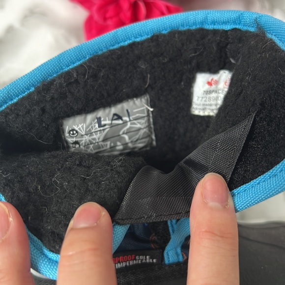 Brand New Winterboots - Waterproof - Blue & Black Robot design - Size 6 Toddler - Picture 5 of 5